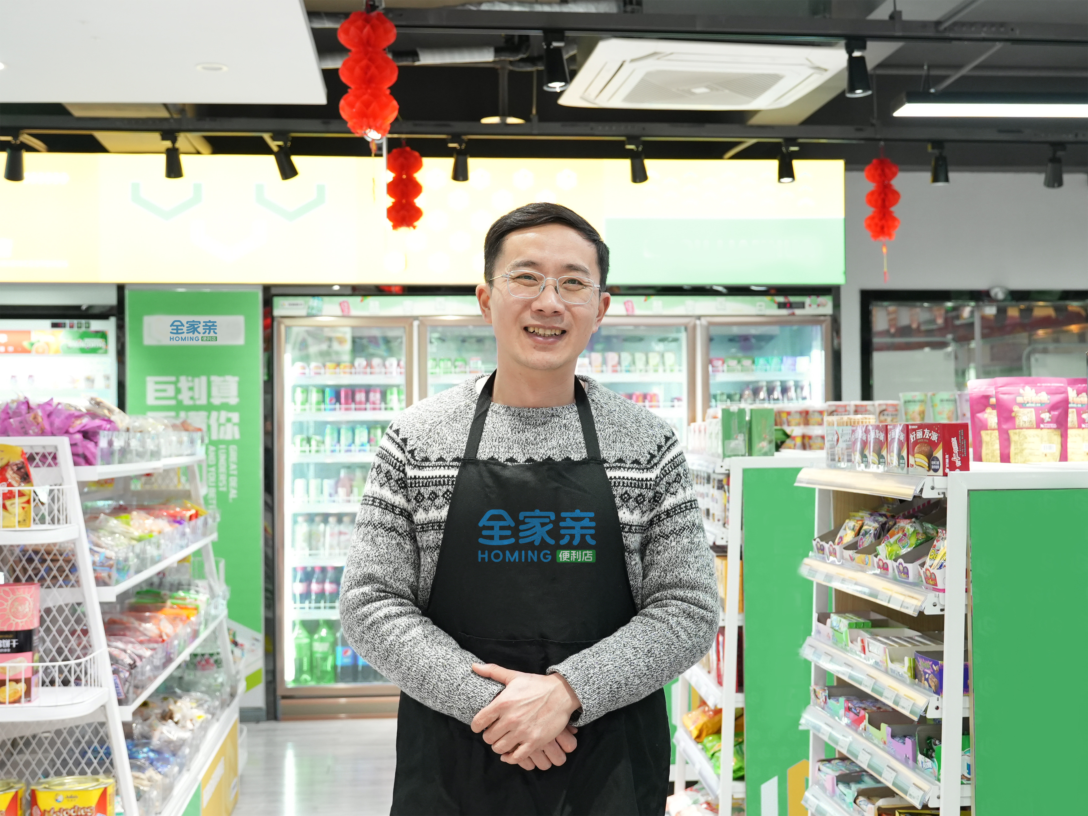 全家亲便利店：Z世代员工如何成为“治愈大使”？