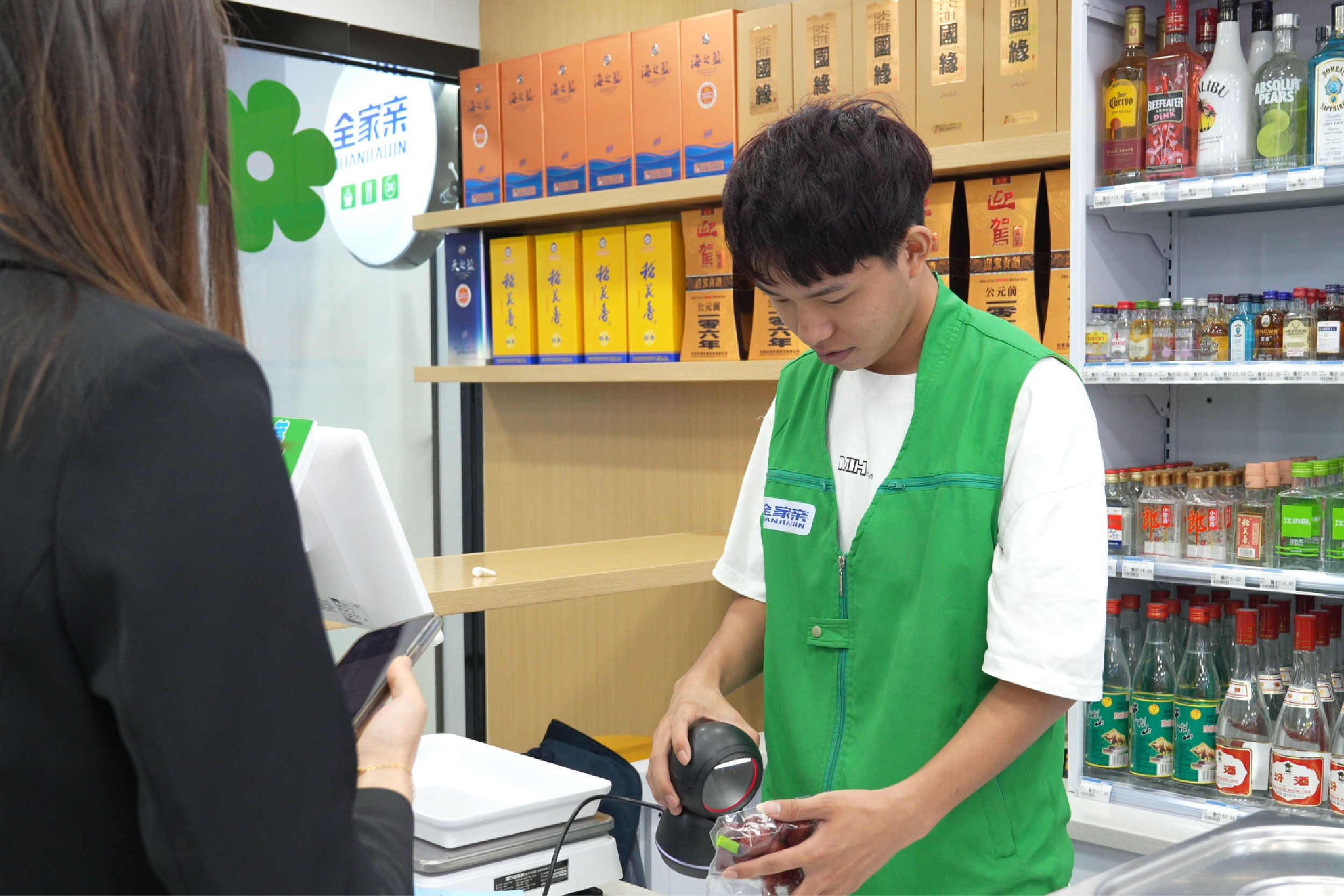 店员，不止是店员：全家亲如何赋能员工成为社区的“超级连接者”？